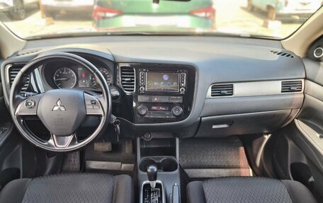 Mitsubishi Outlander III рестайлинг 3, 2015 год, 1 580 000 рублей, 9 фотография