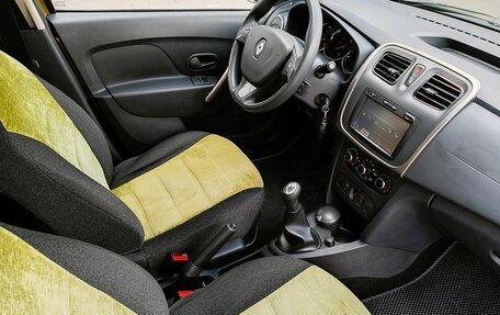 Renault Sandero II рестайлинг, 2015 год, 849 900 рублей, 13 фотография
