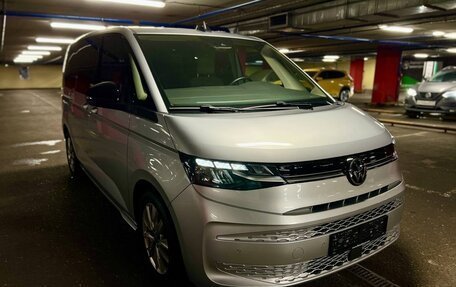 Volkswagen Multivan, 2023 год, 5 950 000 рублей, 4 фотография