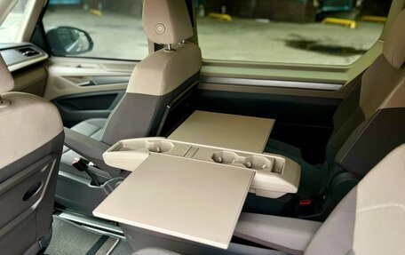 Volkswagen Multivan, 2023 год, 5 950 000 рублей, 25 фотография