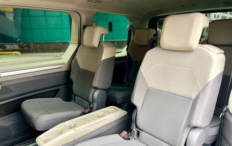 Volkswagen Multivan, 2023 год, 5 950 000 рублей, 24 фотография