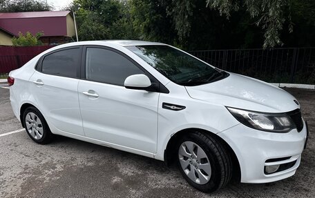 KIA Rio III рестайлинг, 2015 год, 980 000 рублей, 2 фотография