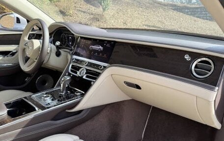 Bentley Flying Spur, 2022 год, 13 985 000 рублей, 12 фотография