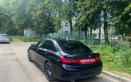 BMW 3 серия, 2019 год, 3 900 000 рублей, 18 фотография