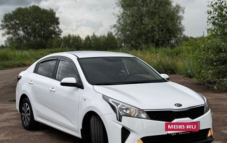 KIA Rio IV, 2021 год, 1 990 000 рублей, 2 фотография