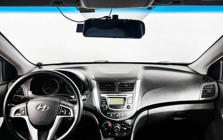 Hyundai Solaris II рестайлинг, 2013 год, 900 000 рублей, 17 фотография