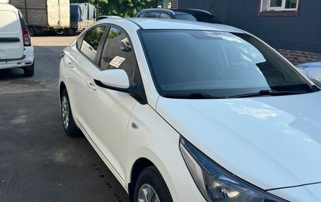 Hyundai Solaris II рестайлинг, 2019 год, 1 295 000 рублей, 3 фотография