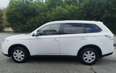 Mitsubishi Outlander III рестайлинг 3, 2014 год, 1 320 000 рублей, 3 фотография