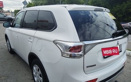 Mitsubishi Outlander III рестайлинг 3, 2014 год, 1 320 000 рублей, 4 фотография
