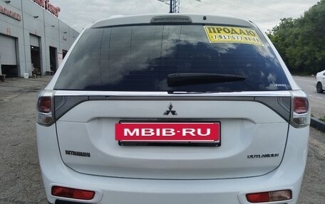 Mitsubishi Outlander III рестайлинг 3, 2014 год, 1 320 000 рублей, 5 фотография