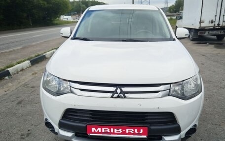 Mitsubishi Outlander III рестайлинг 3, 2014 год, 1 320 000 рублей, 2 фотография