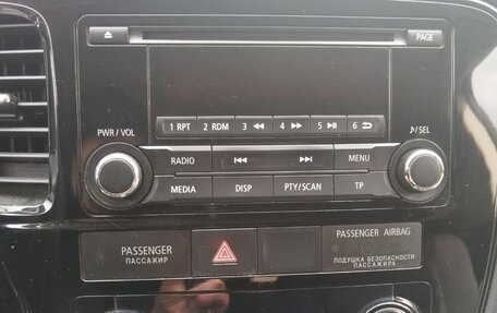 Mitsubishi Outlander III рестайлинг 3, 2014 год, 1 320 000 рублей, 11 фотография