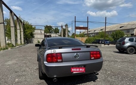 Ford Mustang VI рестайлинг, 2005 год, 1 780 000 рублей, 3 фотография