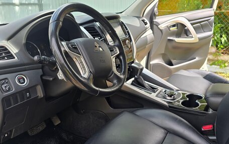Mitsubishi Pajero Sport III рестайлинг, 2017 год, 3 000 000 рублей, 15 фотография