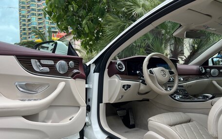 Mercedes-Benz E-Класс, 2017 год, 4 950 000 рублей, 29 фотография