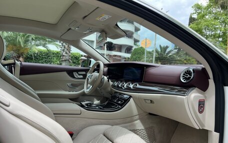 Mercedes-Benz E-Класс, 2017 год, 4 950 000 рублей, 30 фотография