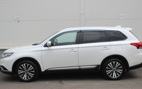 Mitsubishi Outlander III рестайлинг 3, 2019 год, 2 099 000 рублей, 6 фотография