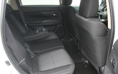 Mitsubishi Outlander III рестайлинг 3, 2019 год, 2 099 000 рублей, 11 фотография
