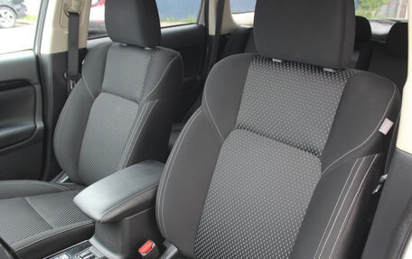 Mitsubishi Outlander III рестайлинг 3, 2019 год, 2 099 000 рублей, 10 фотография