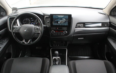 Mitsubishi Outlander III рестайлинг 3, 2019 год, 2 099 000 рублей, 14 фотография