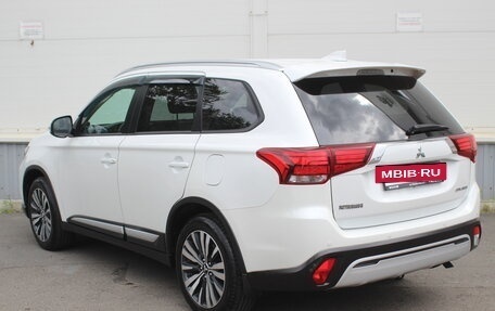 Mitsubishi Outlander III рестайлинг 3, 2019 год, 2 099 000 рублей, 5 фотография