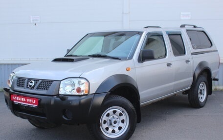 Nissan NP300, 2011 год, 1 300 000 рублей, 1 фотография