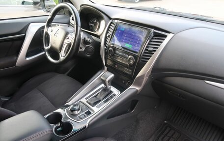 Mitsubishi Pajero Sport III рестайлинг, 2020 год, 3 350 000 рублей, 15 фотография