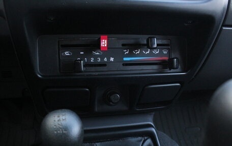 Nissan NP300, 2011 год, 1 300 000 рублей, 17 фотография