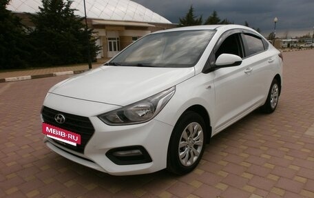 Hyundai Solaris II рестайлинг, 2017 год, 1 215 000 рублей, 2 фотография