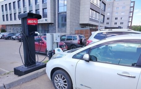 Nissan Leaf I, 2013 год, 700 000 рублей, 8 фотография