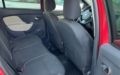 Renault Logan II, 2017 год, 900 000 рублей, 10 фотография