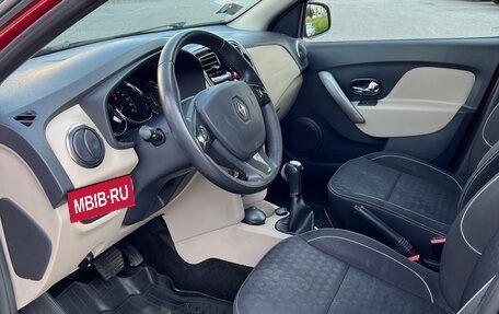Renault Logan II, 2017 год, 900 000 рублей, 8 фотография