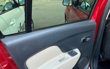 Renault Logan II, 2017 год, 900 000 рублей, 14 фотография