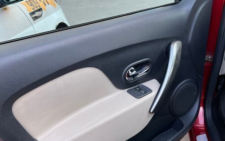 Renault Logan II, 2017 год, 900 000 рублей, 11 фотография