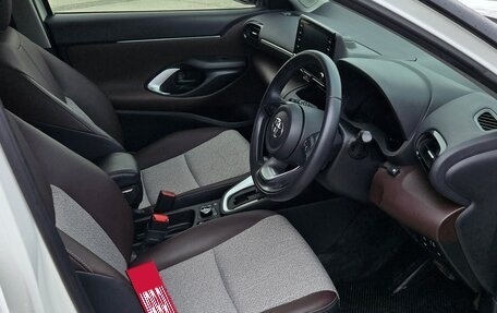 Toyota Yaris Cross, 2020 год, 2 500 000 рублей, 13 фотография