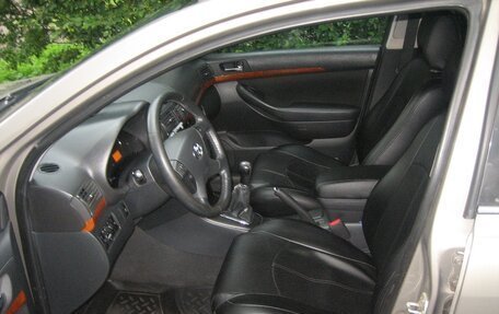 Toyota Avensis III рестайлинг, 2006 год, 750 000 рублей, 17 фотография