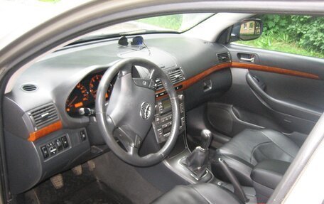 Toyota Avensis III рестайлинг, 2006 год, 750 000 рублей, 18 фотография