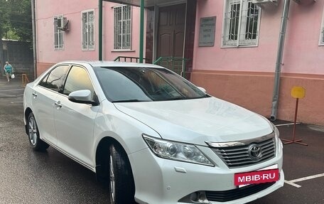 Toyota Camry, 2014 год, 1 850 000 рублей, 2 фотография