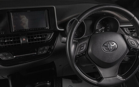 Toyota C-HR I рестайлинг, 2018 год, 2 679 000 рублей, 16 фотография