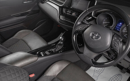 Toyota C-HR I рестайлинг, 2018 год, 2 679 000 рублей, 10 фотография