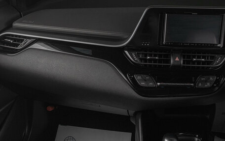 Toyota C-HR I рестайлинг, 2018 год, 2 679 000 рублей, 17 фотография