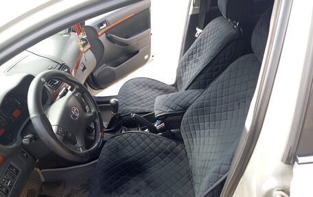 Toyota Avensis III рестайлинг, 2007 год, 700 000 рублей, 1 фотография