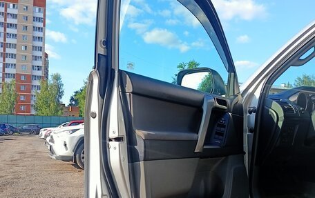 Toyota Land Cruiser Prado 150 рестайлинг 2, 2012 год, 2 880 000 рублей, 23 фотография