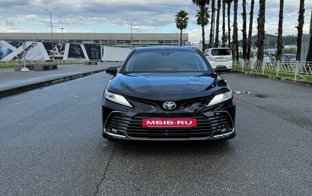 Toyota Camry, 2022 год, 3 100 000 рублей, 2 фотография