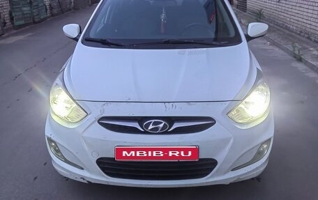 Hyundai Solaris II рестайлинг, 2012 год, 600 000 рублей, 1 фотография