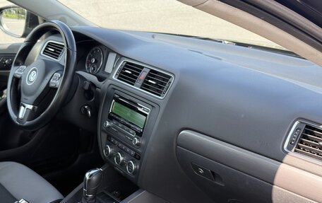 Volkswagen Jetta VI, 2013 год, 900 000 рублей, 4 фотография
