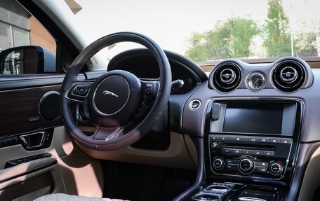Jaguar XJ IV (X351), 2017 год, 3 500 000 рублей, 38 фотография