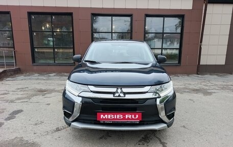 Mitsubishi Outlander III рестайлинг 3, 2016 год, 1 520 000 рублей, 2 фотография