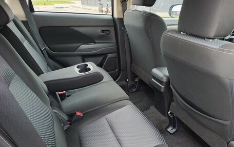 Mitsubishi Outlander III рестайлинг 3, 2016 год, 1 520 000 рублей, 11 фотография