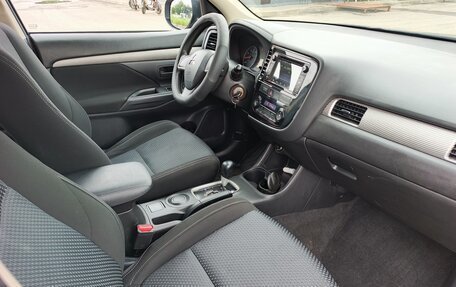 Mitsubishi Outlander III рестайлинг 3, 2016 год, 1 520 000 рублей, 12 фотография